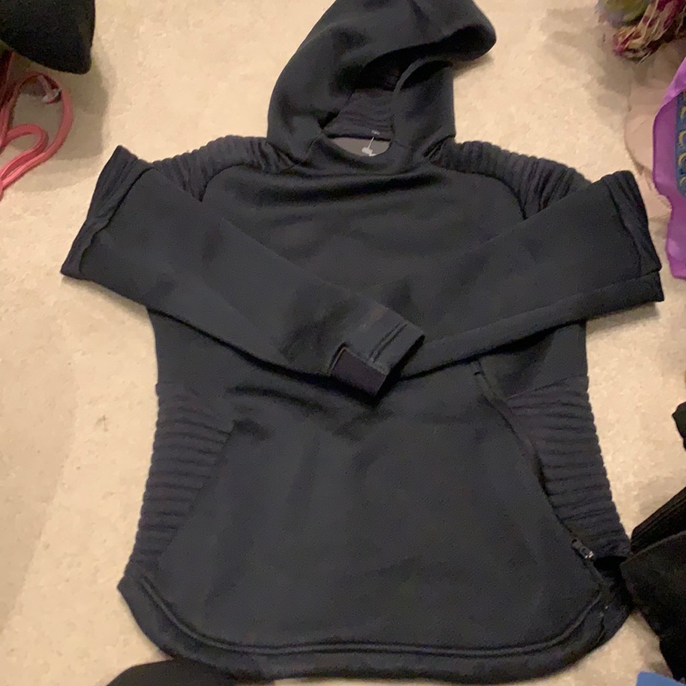 Underarmour black sweater hoodie top